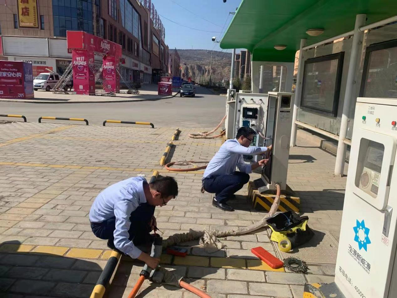 泓源新能源公司组织开展充电站“春检”工作(图2) 泓源新能源公司组织开展充电站“春检”工作(图2)